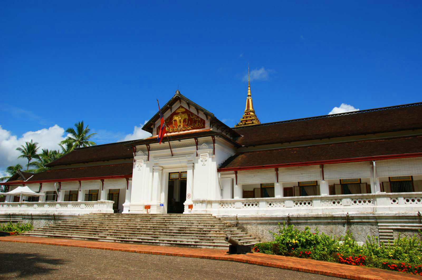 Cung_dien_Hoang_Gia